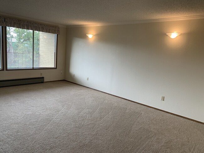 Building Photo - 202 La Villa Dr