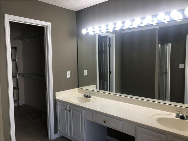 Building Photo - 5871 Haterleigh Dr