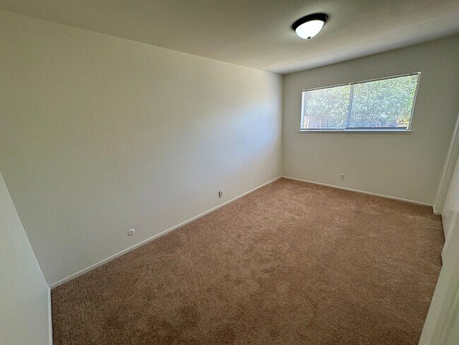 Building Photo - East Ventura Duplex – 2 Bedroom, 1.75 Bath...