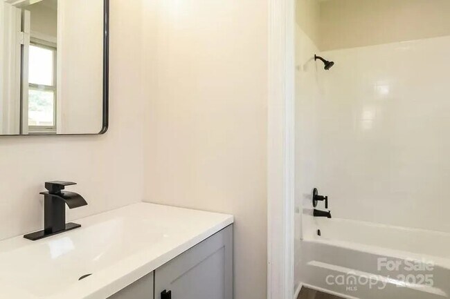 Building Photo - 2366 Old Field Rd