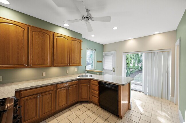 Building Photo - 1516 N Clayton St