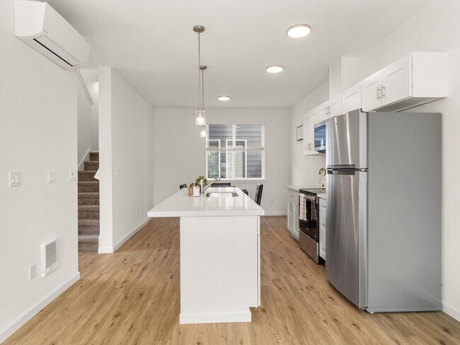 Building Photo - 1401 E 29th St
