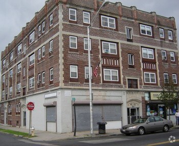 Building Photo - 2469 Main St