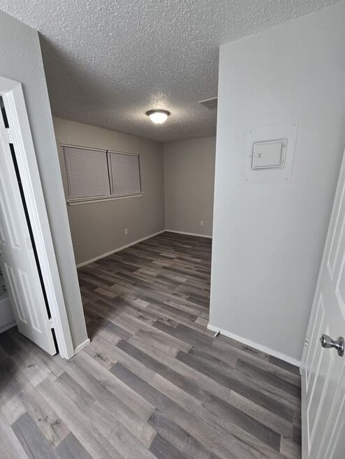 Building Photo - 2620 Ektom Dr