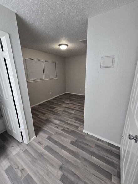 Primary Photo - 2620 Ektom Dr