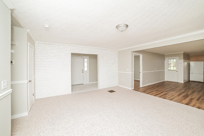 Building Photo - Cozy 3-Bedroom Lewisville Home