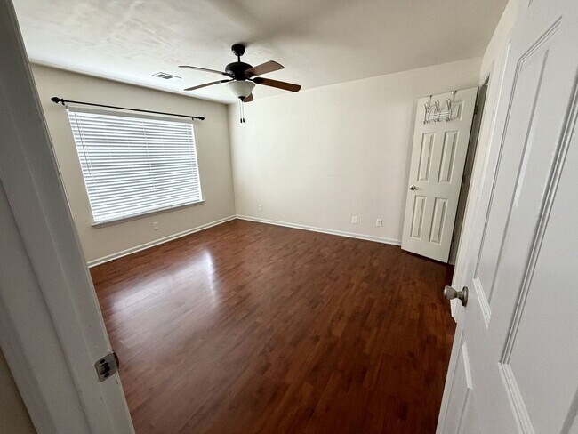 Building Photo - 212 Finn Cir