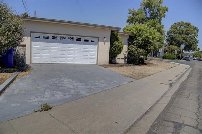 Building Photo - Stunning single-story corner lot home within walking distance of SDSU.