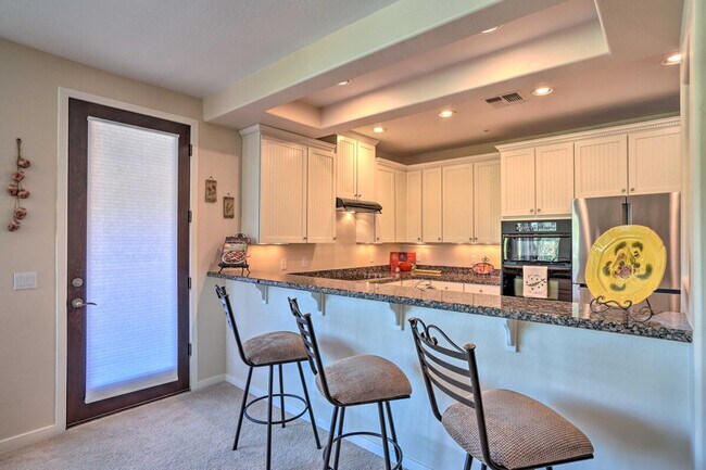 Building Photo - 13450 E Vía Linda