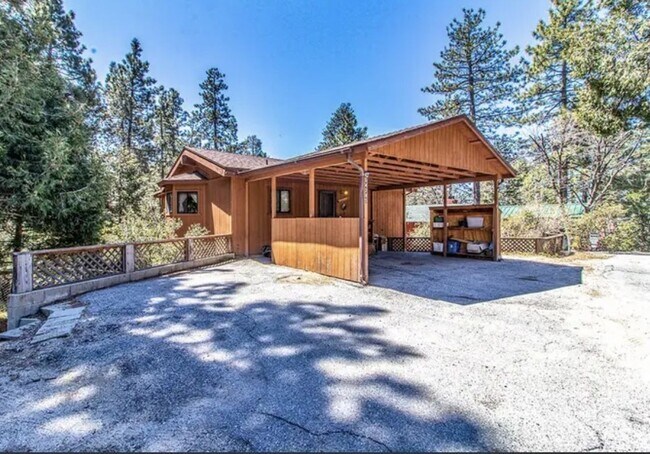 Primary Photo - Solar 3 Bd/ 2 Ba. Single-Family Home Rental