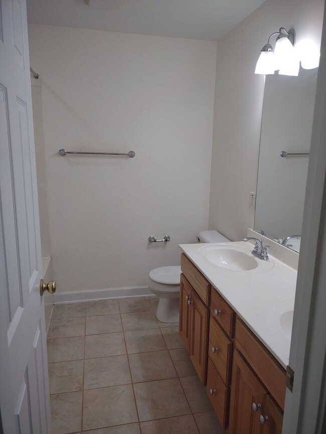 Building Photo - Lovely 2 Bedroom House | Great Location!