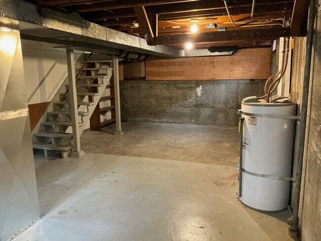 Building Photo - 1178000