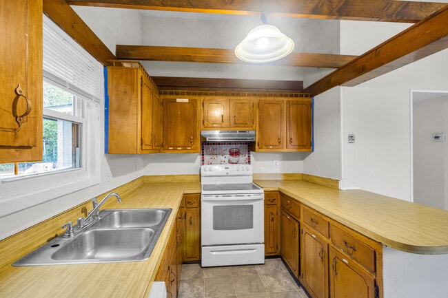 Building Photo - 1629 RaceTrack Rd