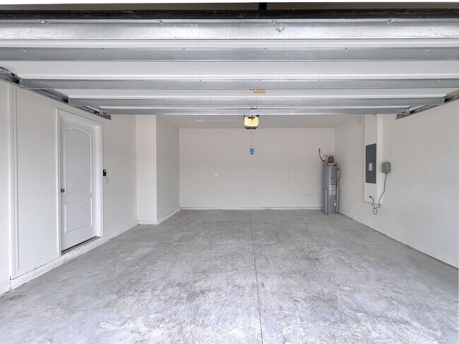 Building Photo - Four-Bedroom Home with Modern Finishes & Open Layout