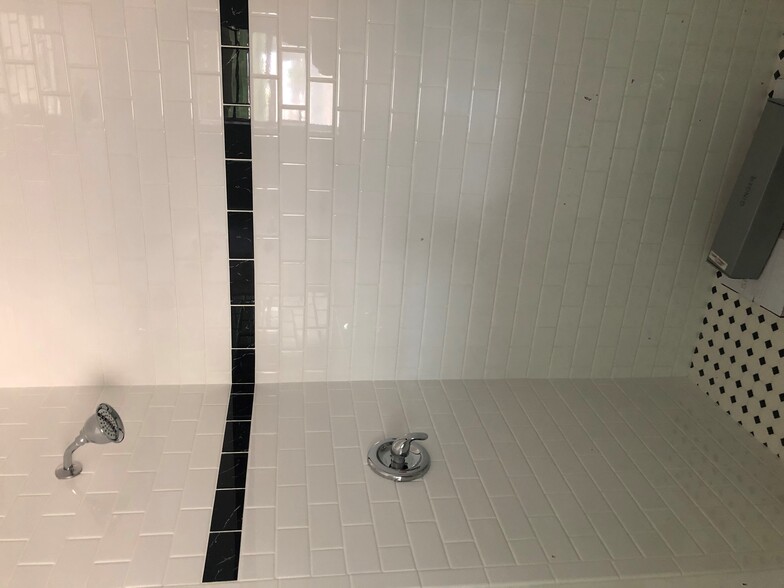 master shower - 5908 Stonewall St