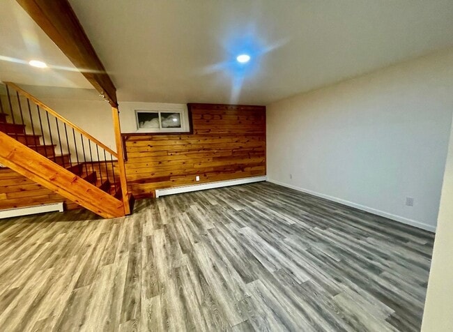 Building Photo - Fantastic 4 bedroom home on a large lot with a fenced in back yard in Eagle River! Available now