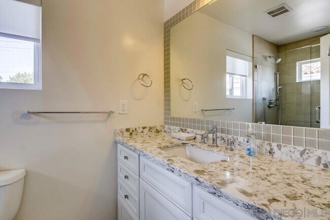 Building Photo - 657 Westbourne St