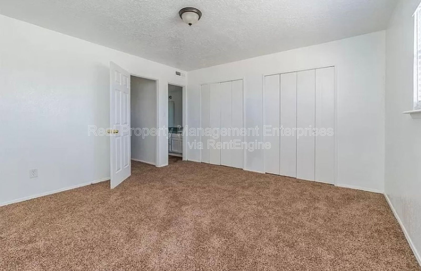 Building Photo - 1705 Beaumont Dr