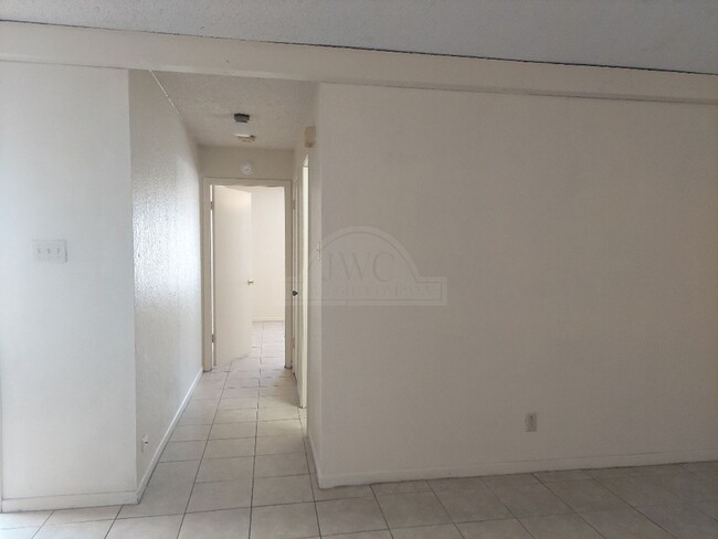 Building Photo - 1003 Eastside Dr