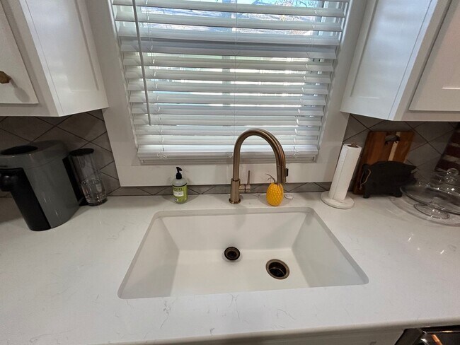 Building Photo - Contact Peggy 501 676 1758