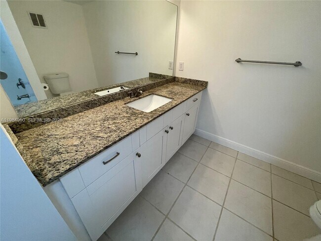 Building Photo - 140 SW 117th Ave