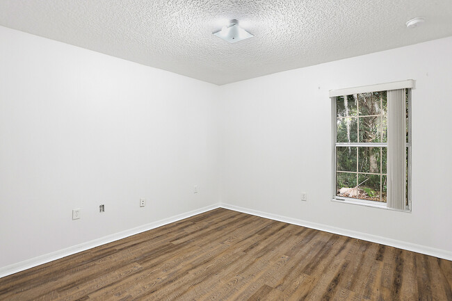 Building Photo - 512 Paulling Dr