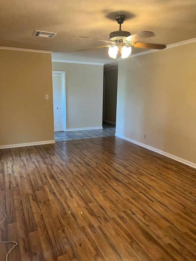 Building Photo - 412 US-171