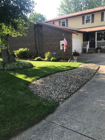 Front of property - 917 Lattavo St NE