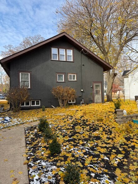 Building Photo - 323 S Janesville St