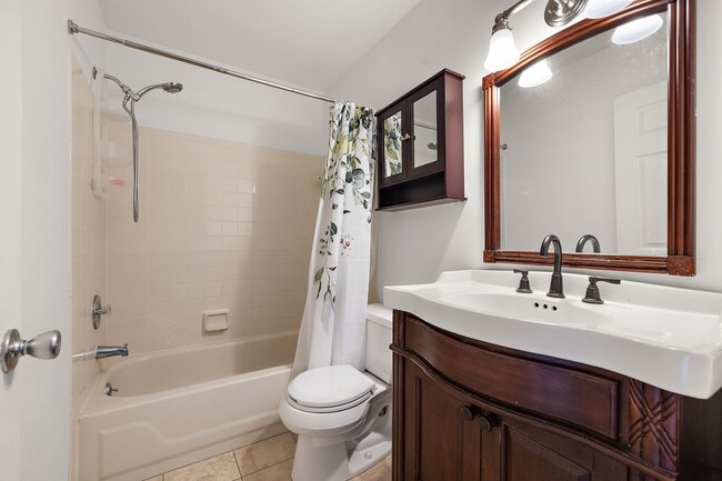 Building Photo - Lovely Home in Mendenhall Village