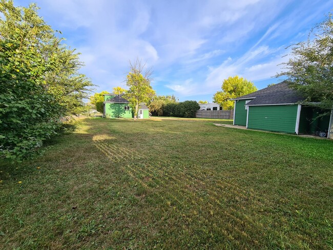 Fenced in Backyard - 301 5th Ave NW