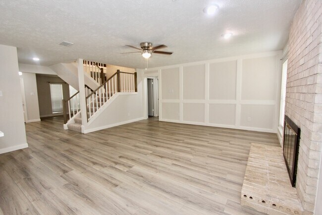 Building Photo - 3015 Green Fields Dr