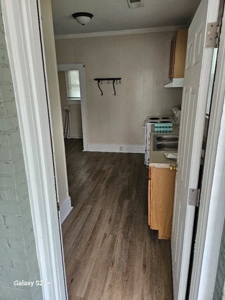 Building Photo - 1933 Nance St