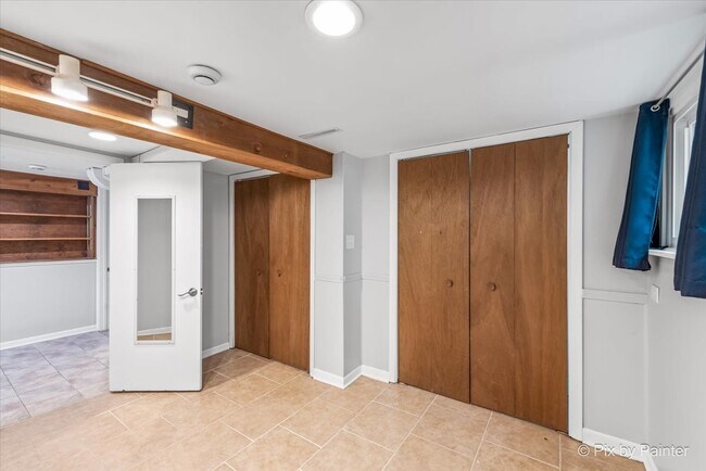 Building Photo - 24060 N Lakeside Dr