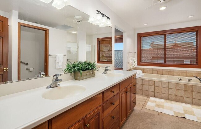 Building Photo - 1120 West Lake Sammamish Pkwy NE