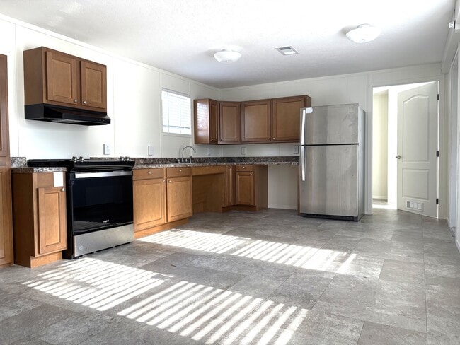 Building Photo - 903 Salters St