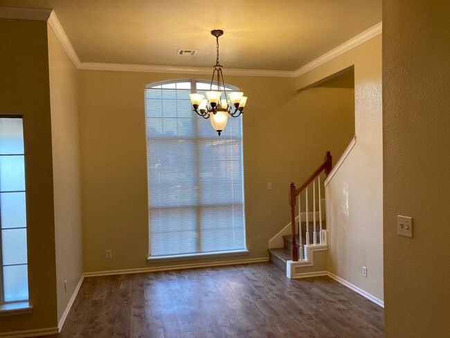 Building Photo - Spacious 3BDRM Home in Blackberry Ridge, V...