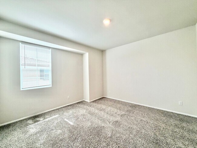 Building Photo - 3 bedroom Solar Home in Heirloom Farms for LEASE!