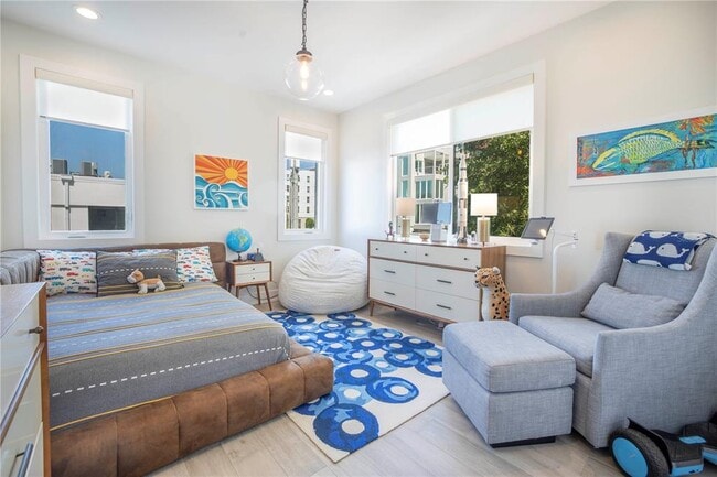 Building Photo - 536 4th Ave S