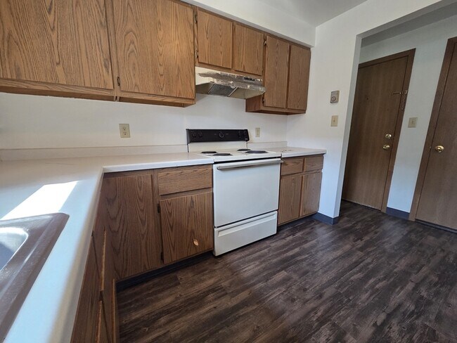 Building Photo - 324 Joseph St