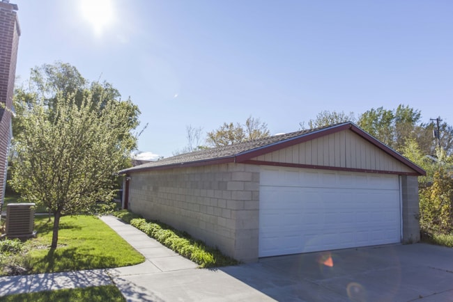 Building Photo - 4893 S 1250 W