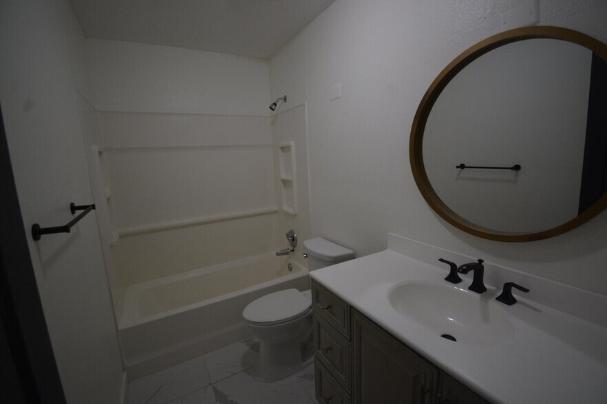 Building Photo - 1379 Pinetta Cir