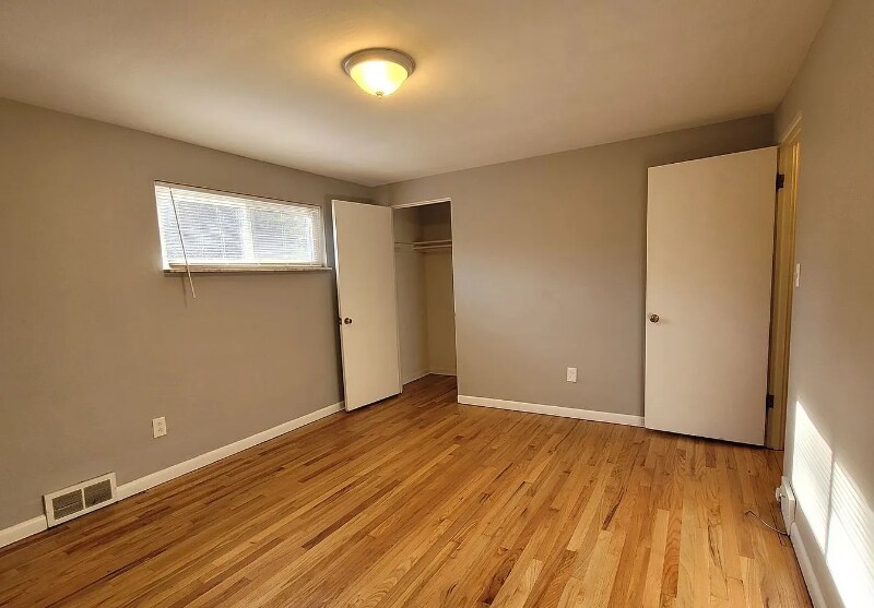 Building Photo - 2273 Pauline Ave