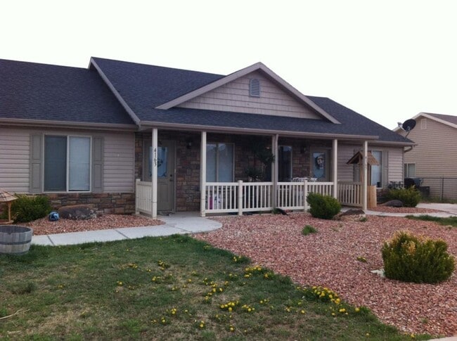 Building Photo - 2 Bedroom 1 Bathroom Duplex