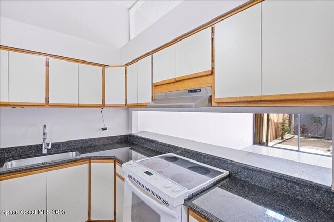 Building Photo - 131 3rd Ave