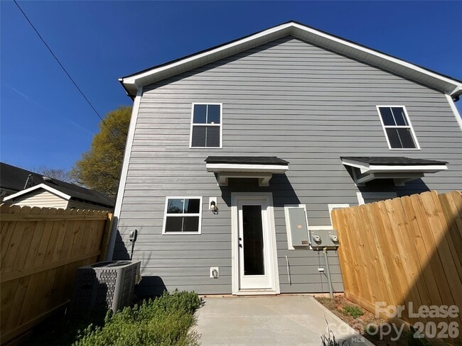 Building Photo - 128 18th St NW