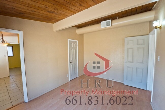 Building Photo - NE-Bakersfield 3 bedrooms 1 baths