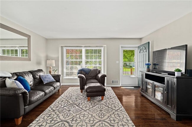 Building Photo - Adorable Three Bedroom Ranch in Overland Parkh