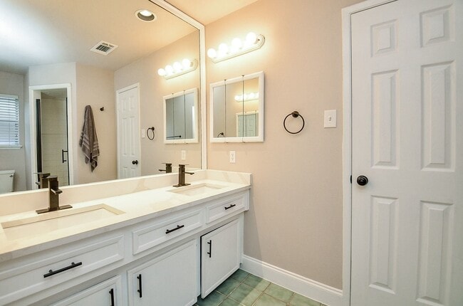 Building Photo - 2407 Sugar Mill Dr