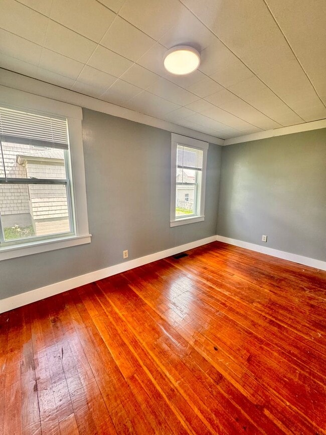 Building Photo - 30 Central St